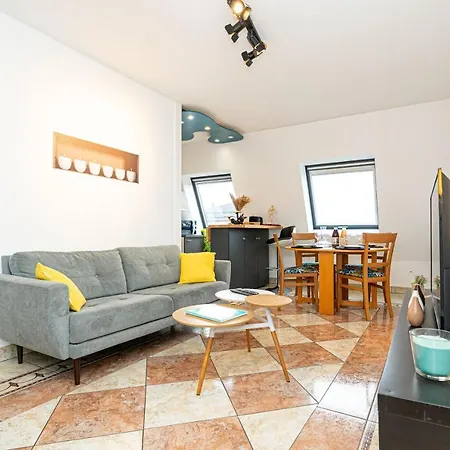 * * Le Duplex Des Cigognes * *